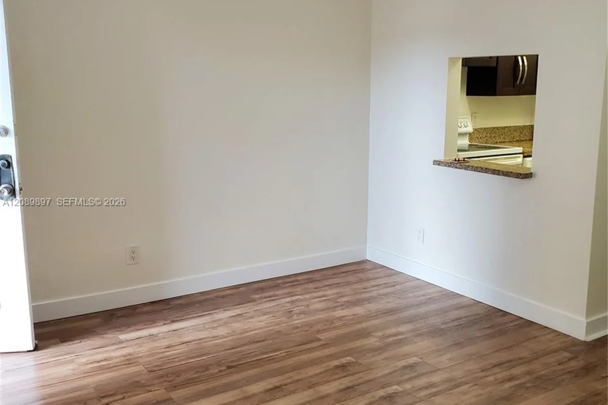 1230 NE 139th St #409, North Miami: photo 1 of 7