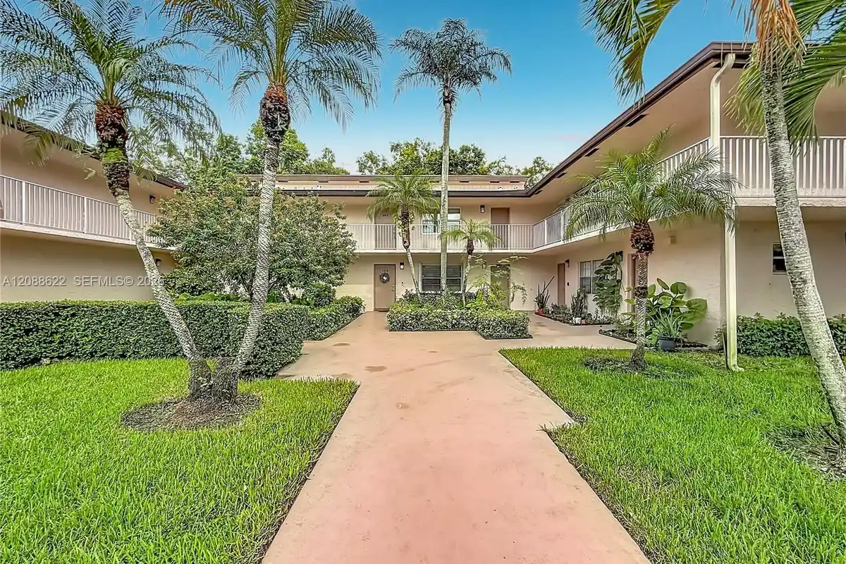 8740 Azalea Ct #102, Tamarac: photo 1 of 31
