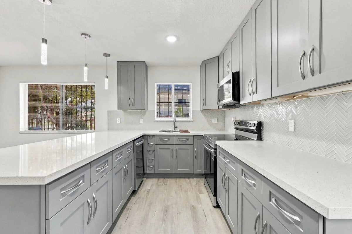 4952 NW 21st Ave, Miami: photo 1 of 49