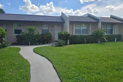 135 Lake Meryl Dr, West Palm Beach: photo 1 of 25