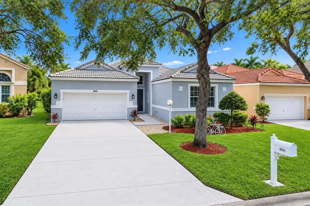 6841 NW 81st Ct, Parkland: photo 1 of 39