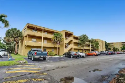 4131 Stirling #305, Dania Beach: photo 1 of 13