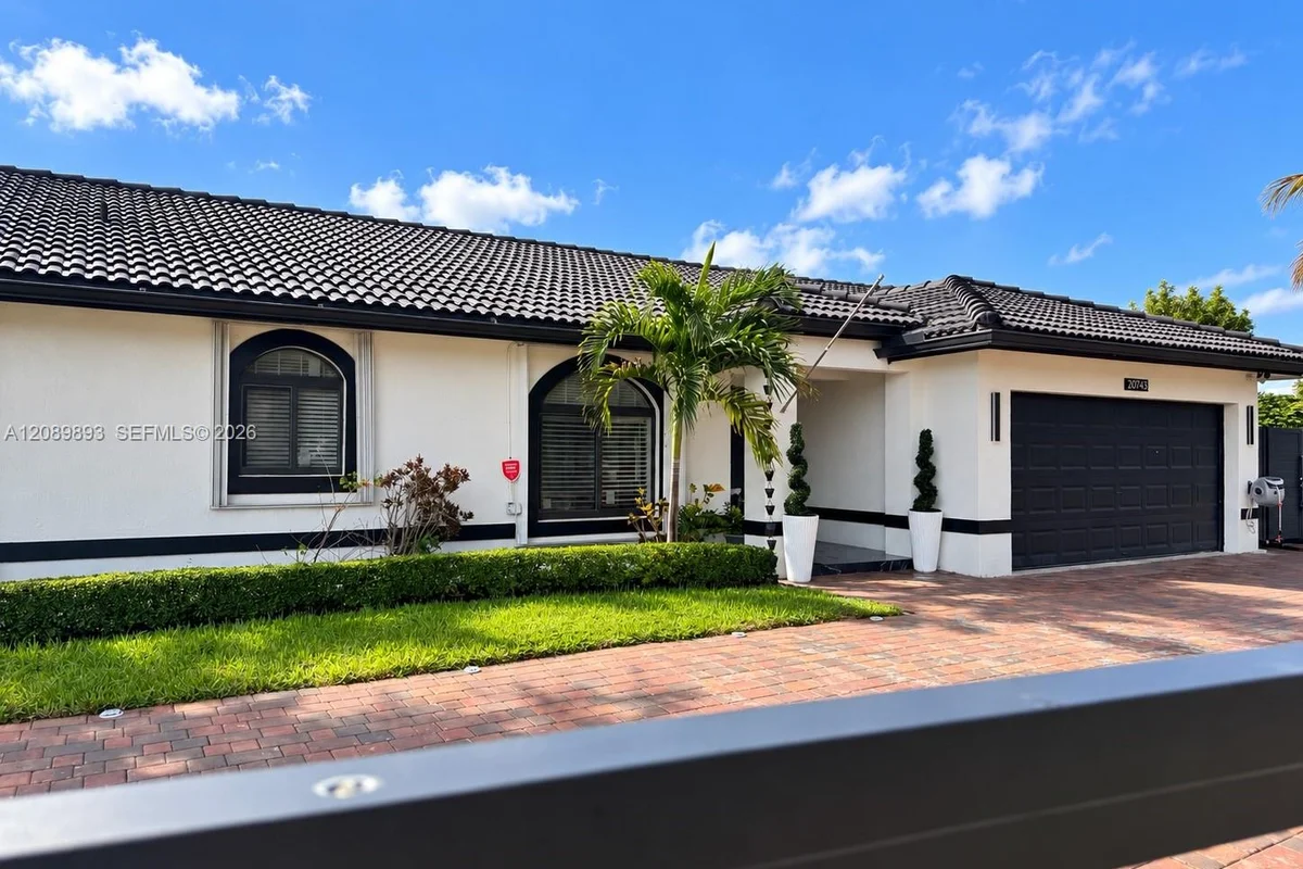 20743 SW 128 Ct, Miami: photo 1 of 35