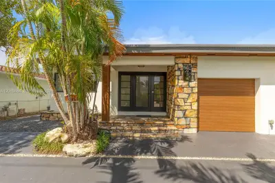 8934 Hawthorne Ave, Surfside: photo 1 of 53