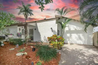 980 Rainberry Lake Dr, Delray Beach: photo 1 of 35