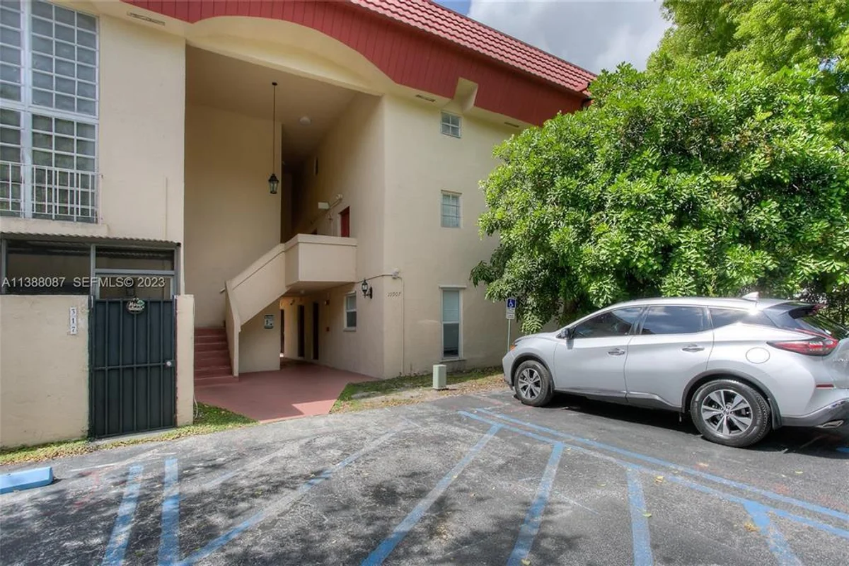 10907 N Kendall Dr #427, Miami: photo 1 of 14