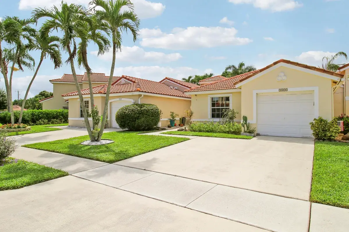 7333 Burgess Dr, Lake Worth: photo 1 of 23