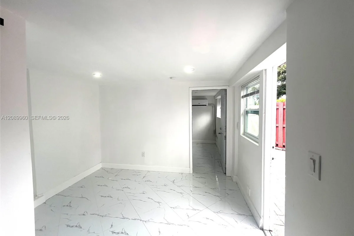 5800 Hope St, Hollywood: photo 1 of 10