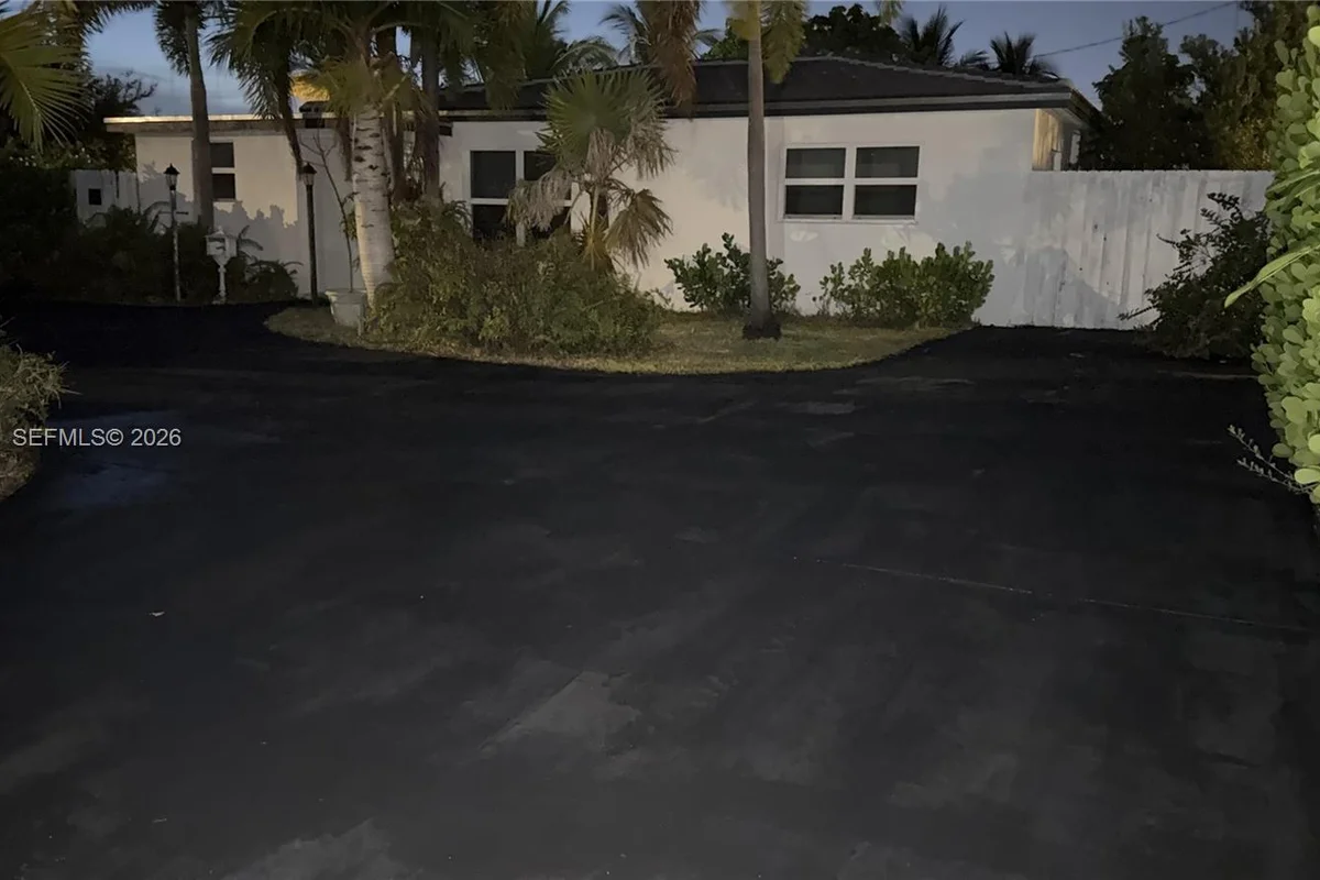 1779 NE 16th St, Fort Lauderdale: photo 1 of 3