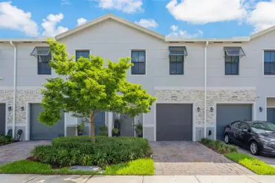 856 NW 3rd Way, Pompano Beach: photo 1 of 28