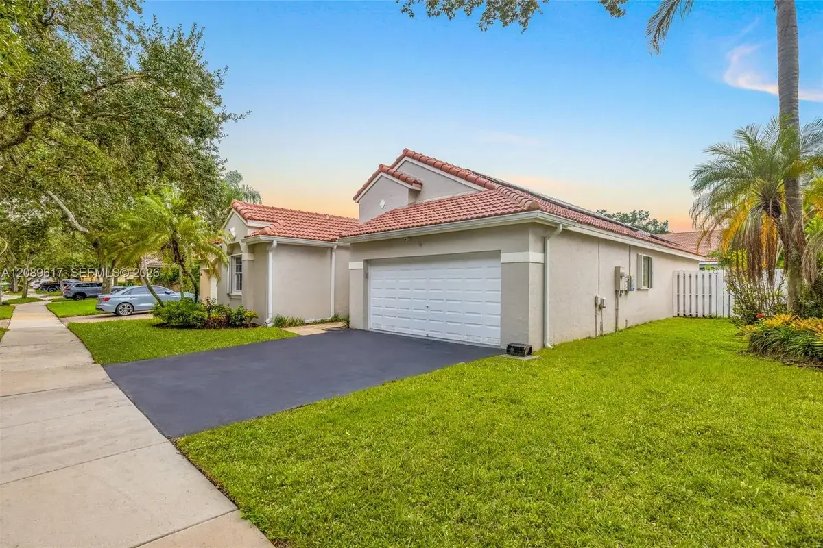 1315 Bayview Cir, Weston: photo 1 of 45
