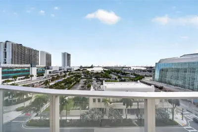 1400 Biscayne Blvd #705, Miami: photo 1 of 83