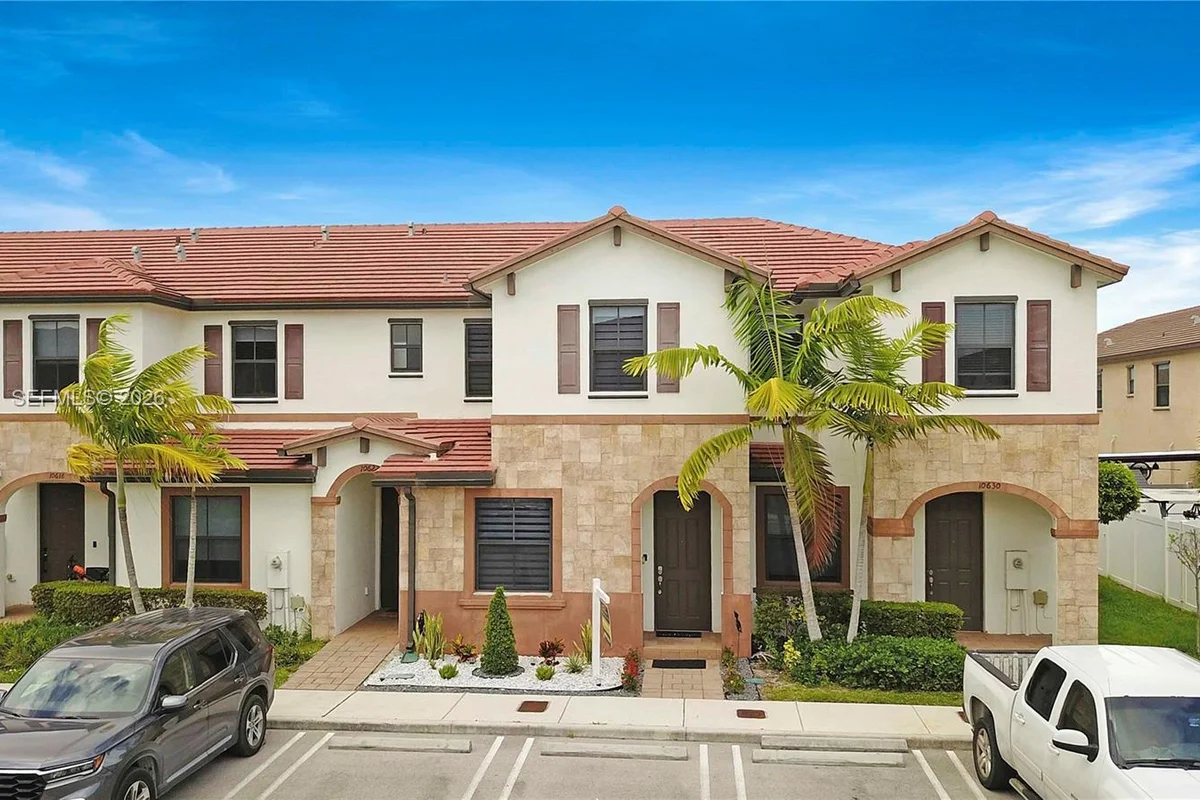 10628 W 33rd Way, Hialeah: photo 1 of 22
