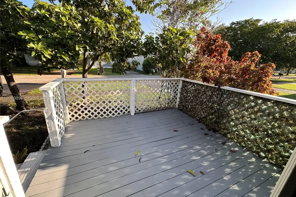 3028 SW 50th St, Dania Beach: photo 1 of 15