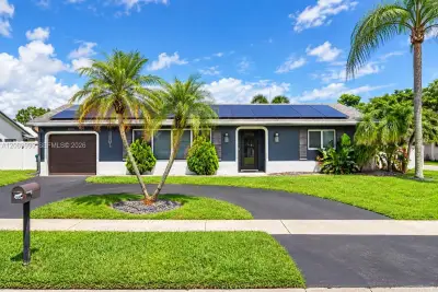 8501 NW 53rd St, Lauderhill: photo 1 of 15