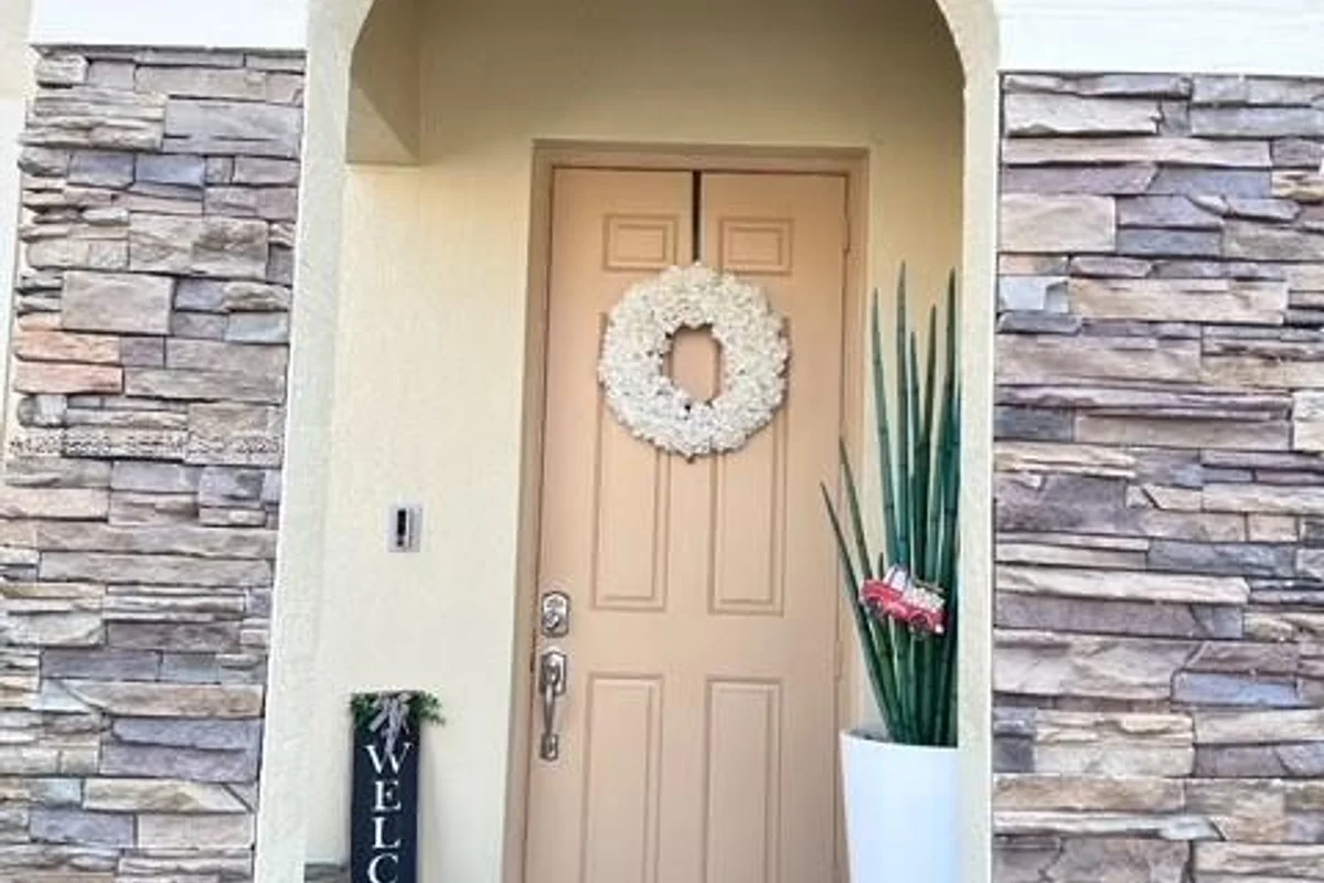 3208 SE 5th Ct, Homestead: photo 1 of 10