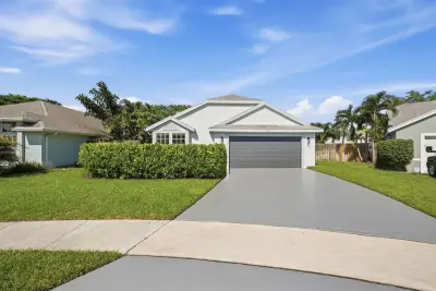14 Heather Trace Dr, Boynton Beach: photo 1 of 31