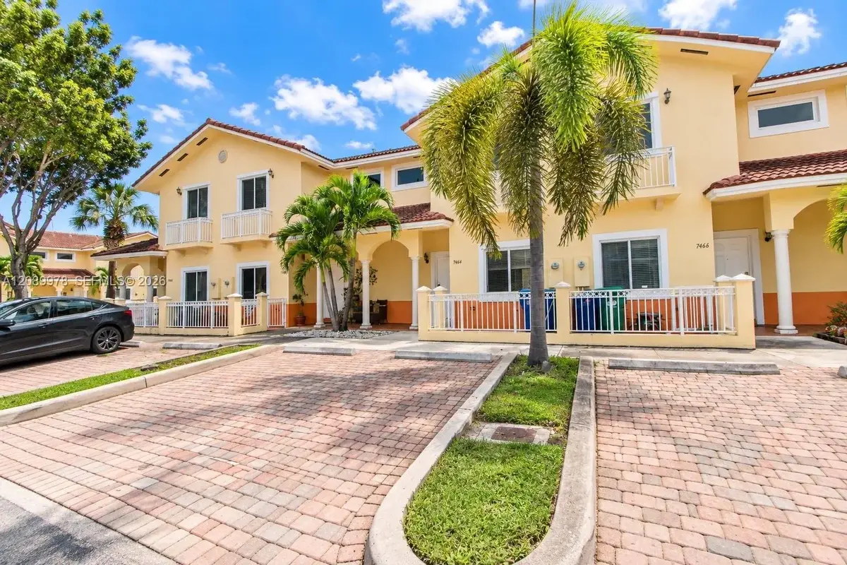 7464 NW 180th St, Hialeah: photo 1 of 26