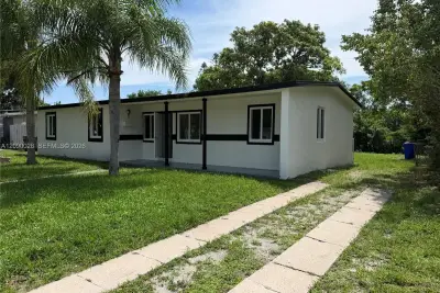 260 NE 42nd Ct, Deerfield Beach: photo 1 of 29