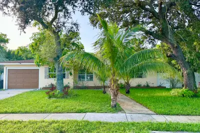 650 E Campus Cir, Fort Lauderdale: photo 1 of 41