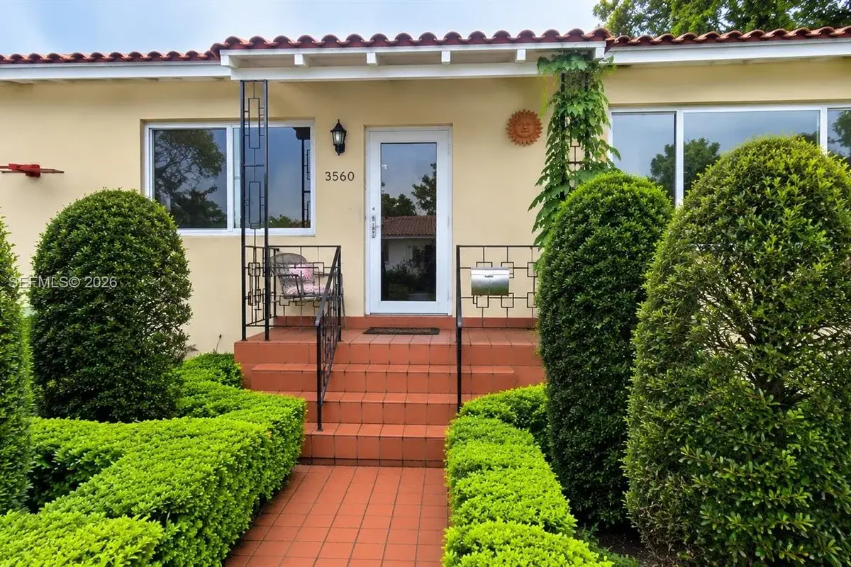 3560 NW 19th St, Miami: photo 1 of 12