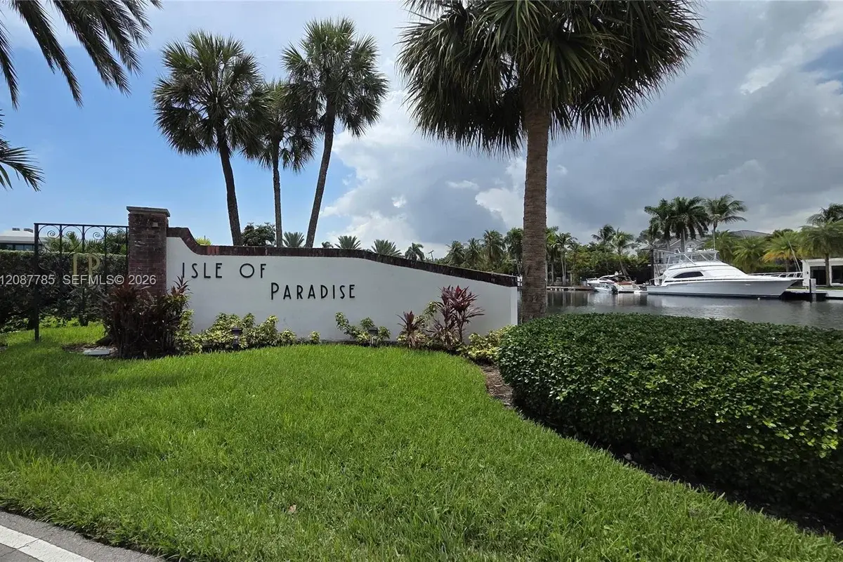 450 Paradise Isle Blvd #109, Hallandale Beach: photo 1 of 43