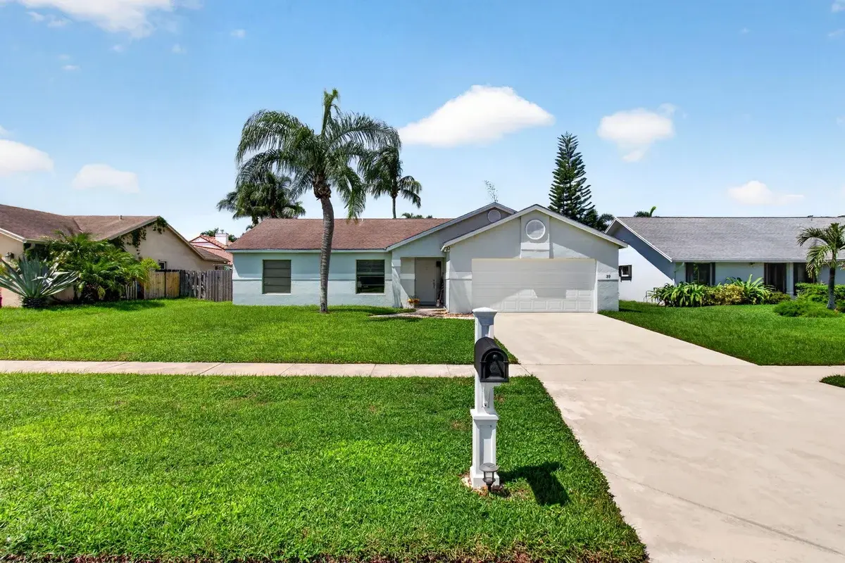 39 Cedar Cir, Boynton Beach: photo 1 of 68