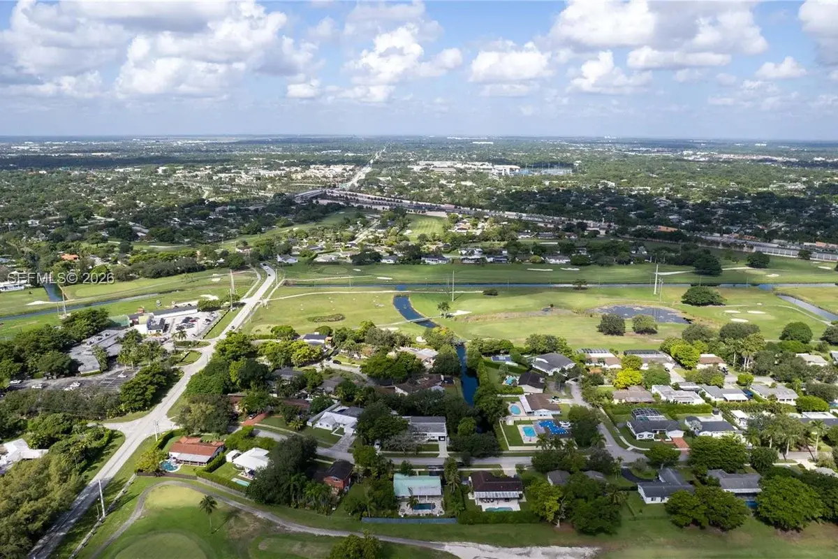 10241 SW 99th Ave, Miami: photo 1 of 48