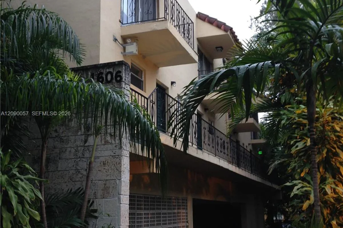 1606 Salzedo St #3, Coral Gables: photo 1 of 13