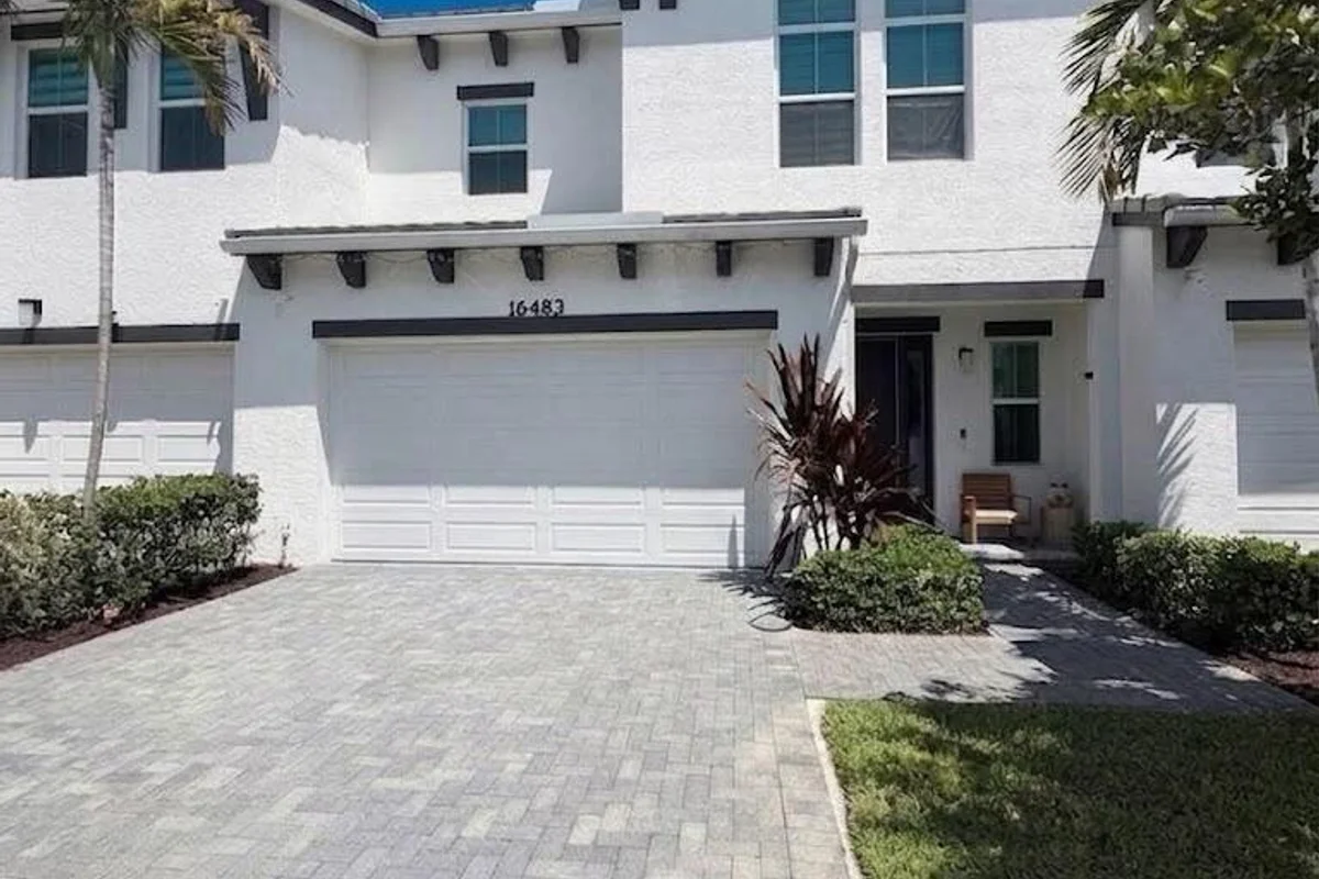 16483 Helix Ct, Westlake: photo 1 of 19