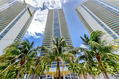 Condo in Hallandale Beach: photo 1 of 13