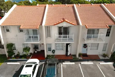 2050 NE 140th St #21, North Miami Beach: photo 1 of 19