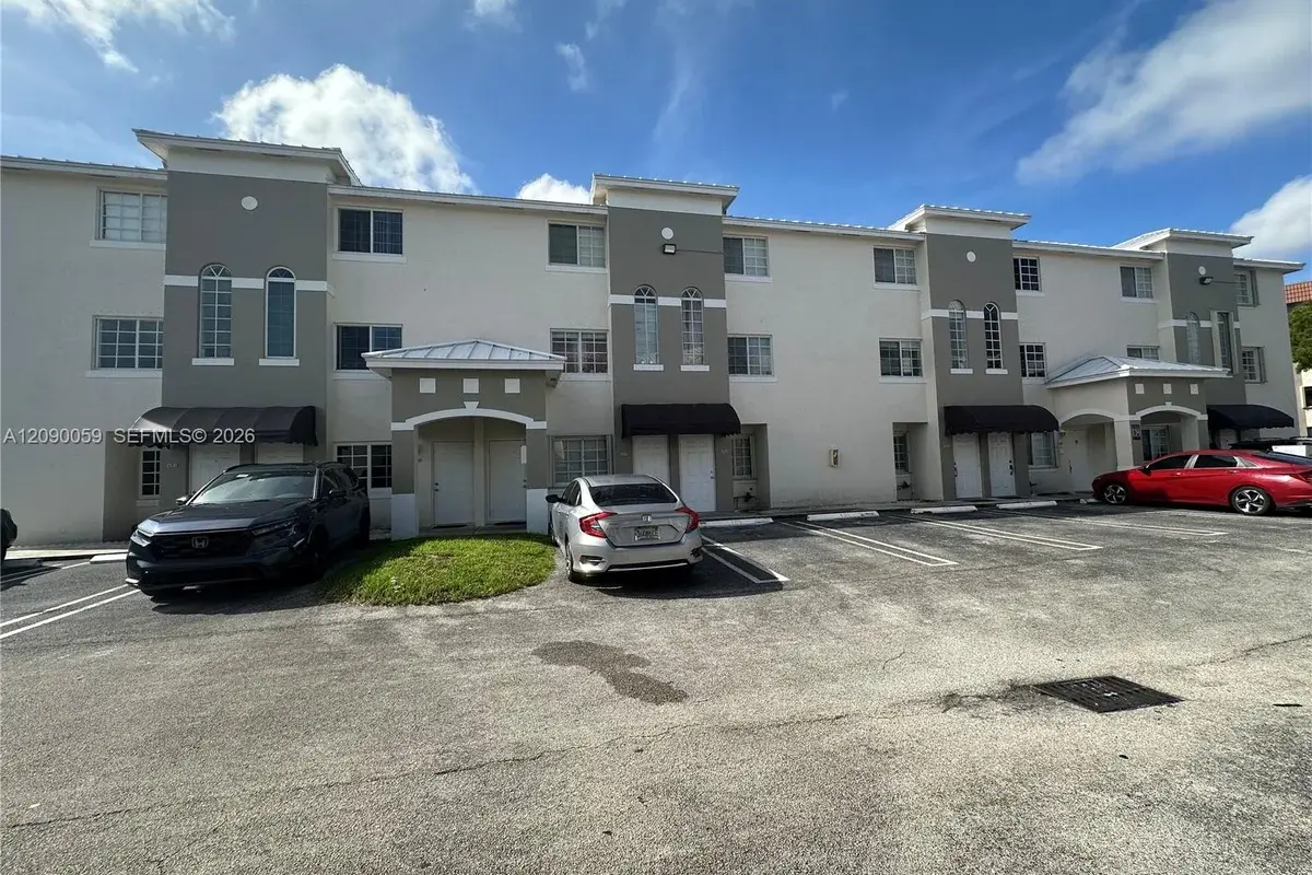 12005 SW 14th St #404-D, Miami: photo 1 of 2