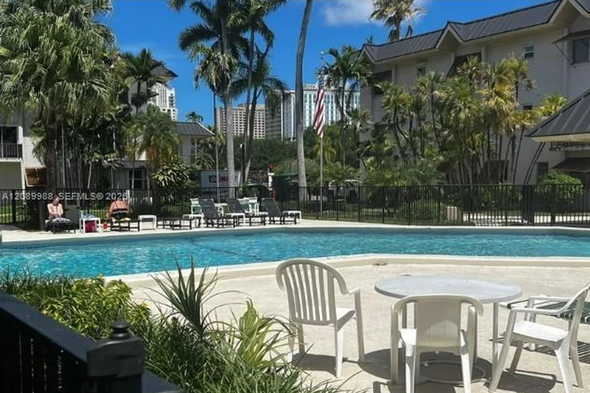 Condo in Miami: photo 1 of 41