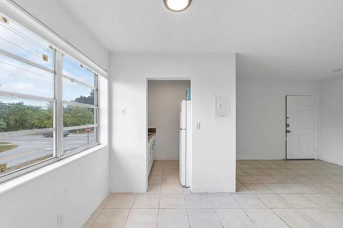 14950 N Miami Ave #6, Miami: photo 1 of 6