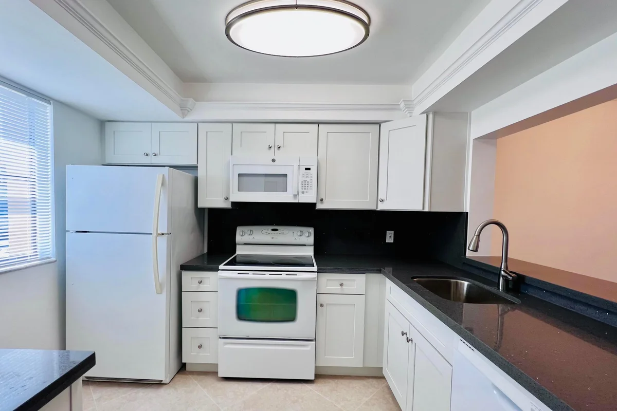 5200 NW 31st Ave #42, Fort Lauderdale: photo 1 of 11