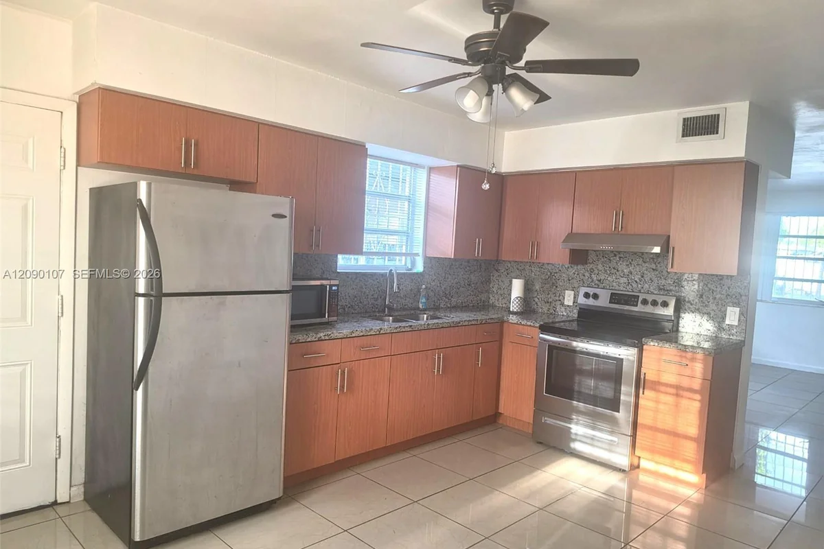 84 NW 75th Ave #1, Miami: photo 1 of 16