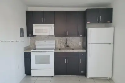 5655 Johnson St #2, Hollywood: photo 1 of 8