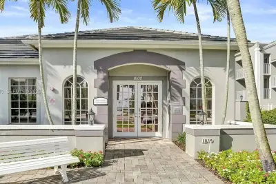 655 SW 111th Way #104, Pembroke Pines: photo 1 of 10