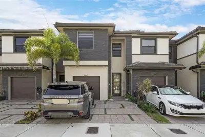 15809 NW 91st Ct, Miami Lakes: photo 1 of 58