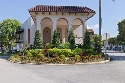 10816 N Kendall Dr #R16, Miami: photo 1 of 13