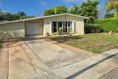 1002 W Broome St #1, Lantana: photo 1 of 24