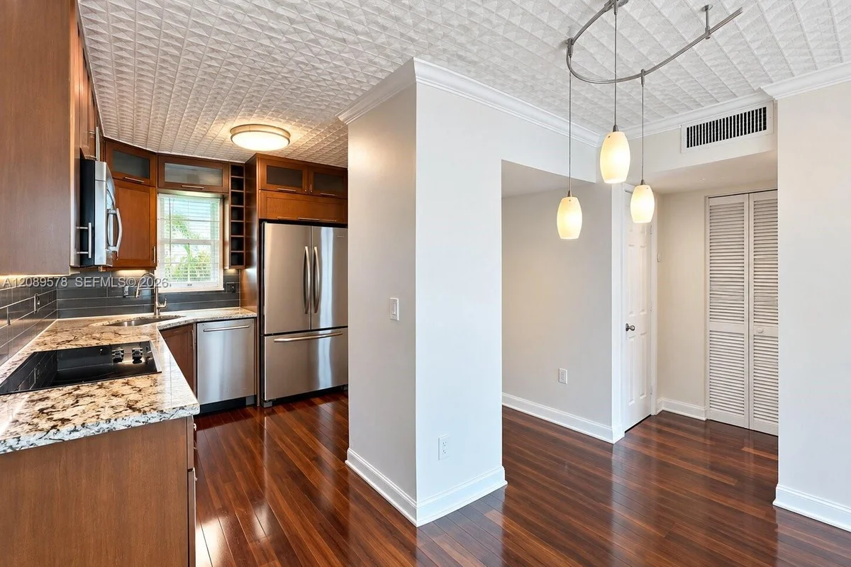 600 NE 25th St #63, Miami: photo 1 of 11