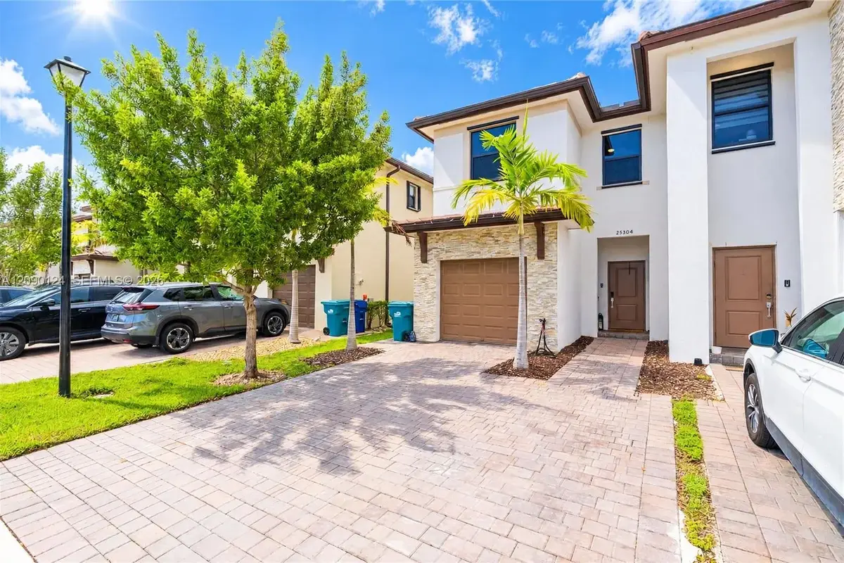 25304 SW 108th Ave, Homestead: photo 1 of 33