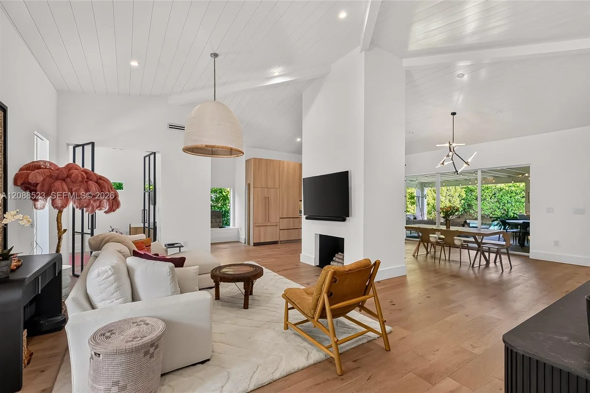 2342 SW 25th Ter, Miami: photo 1 of 47