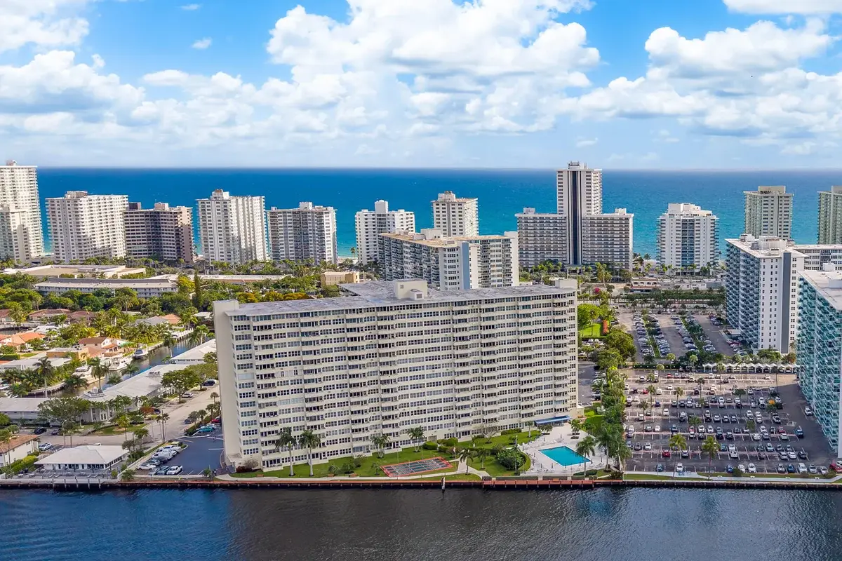 3200 NE 36th St #1015, Fort Lauderdale: photo 1 of 33