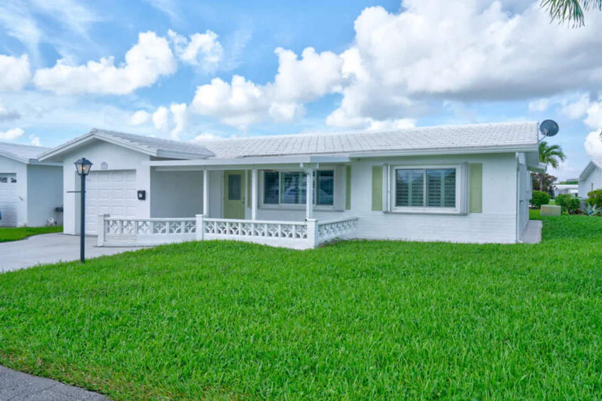 2198 SW 12th Ave, Boynton Beach: photo 1 of 55