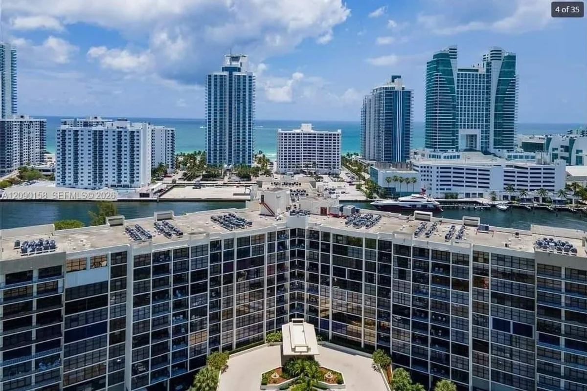 800 W Parkview Dr #311, Hallandale Beach: photo 1 of 10