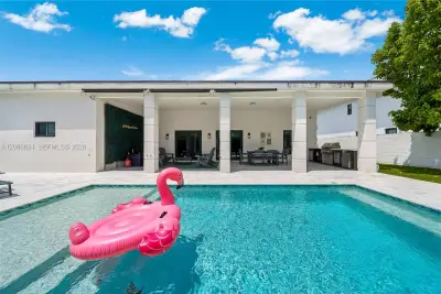 4280 SW 13th Ter, Miami: photo 1 of 47