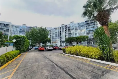 800 Parkview Dr #309, Hallandale Beach: photo 1 of 21